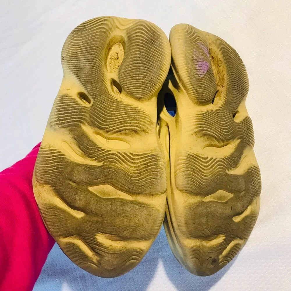 Adidas Yeezy - Picture 6 of 11